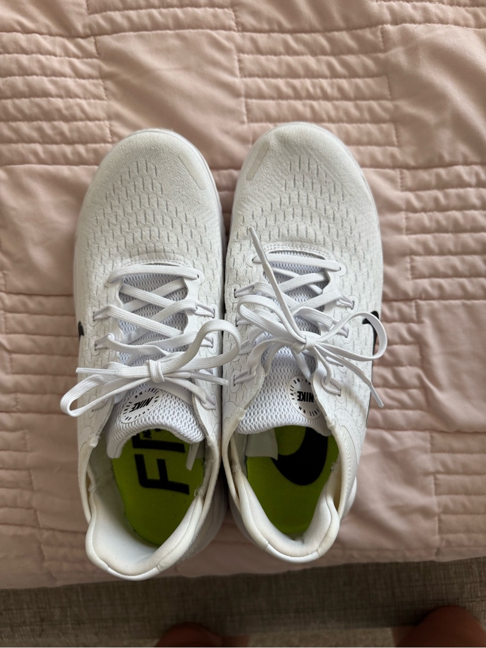 Men’s Nike Free RN Shoe - Picture 2 of 3